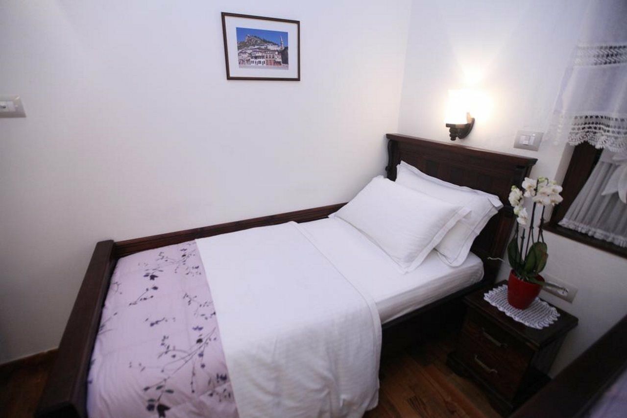 Antipatrea Hotel Берат Екстериор снимка